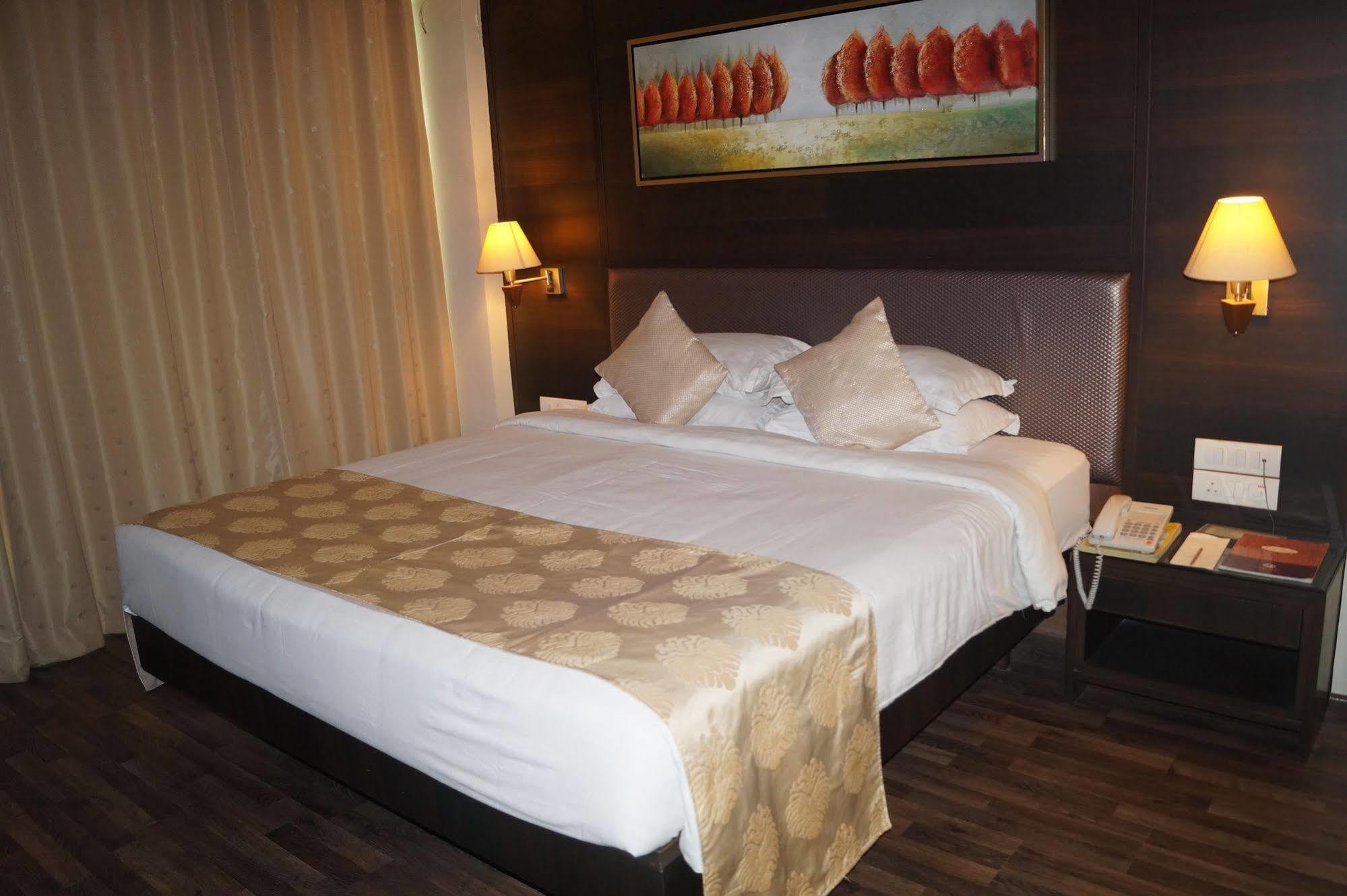 The President-A Boutique Hotel Ahmedabad Esterno foto